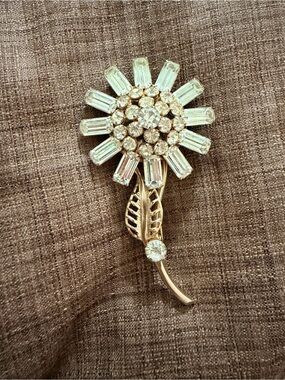 Gold-Tone Clear Crystal Flower Brooch - Elegant Women's Jewelry